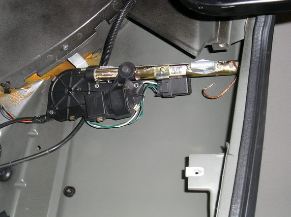 Name:  Trunkantennagoingin.jpg
Views: 96
Size:  39.7 KB